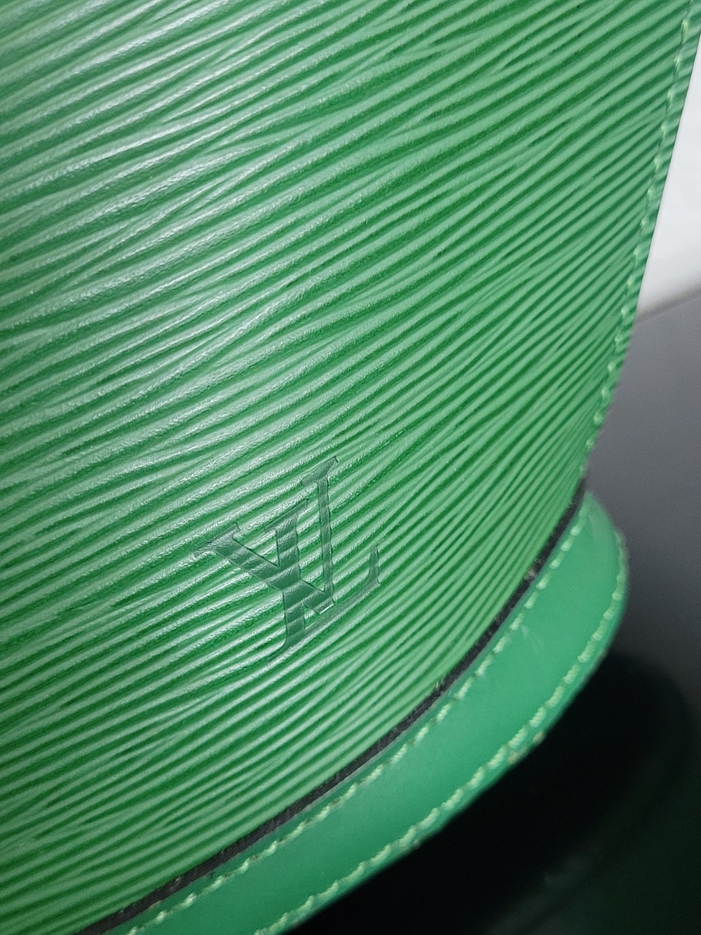 LOUIS VUITTON Saint Jacques Vintage Epi Leather Bag. - Picture 4 of 15